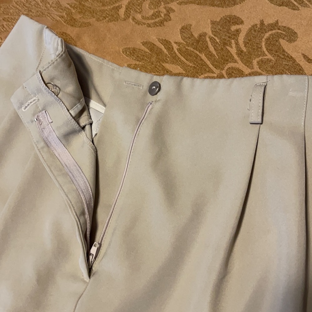 Used Bermuda size 12 - Picture 8 of 11